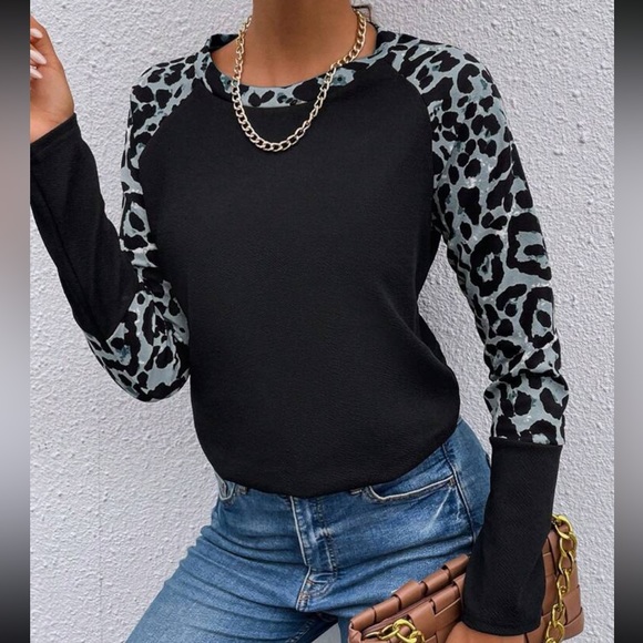 Leopard print contrast sleeve top - Picture 10 of 10